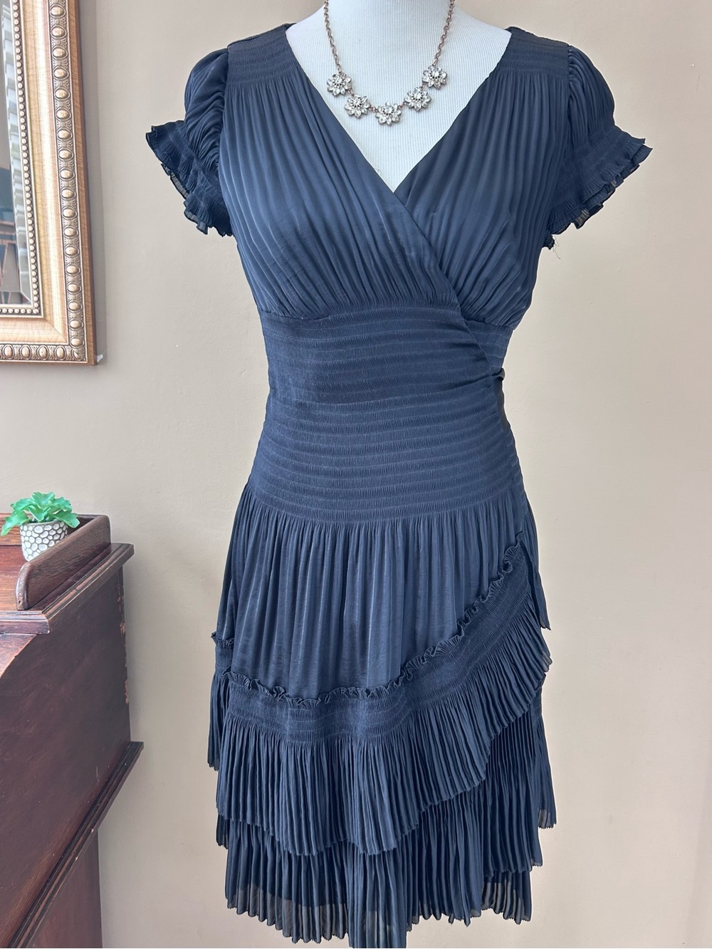 Diane von Furstenberg Pamelot Wrap Dress Black Pleated Satin Short Sleeve Size 6 - Picture 8 of 12